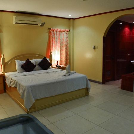 Subic Waterfront Resort y Hotel Exterior foto